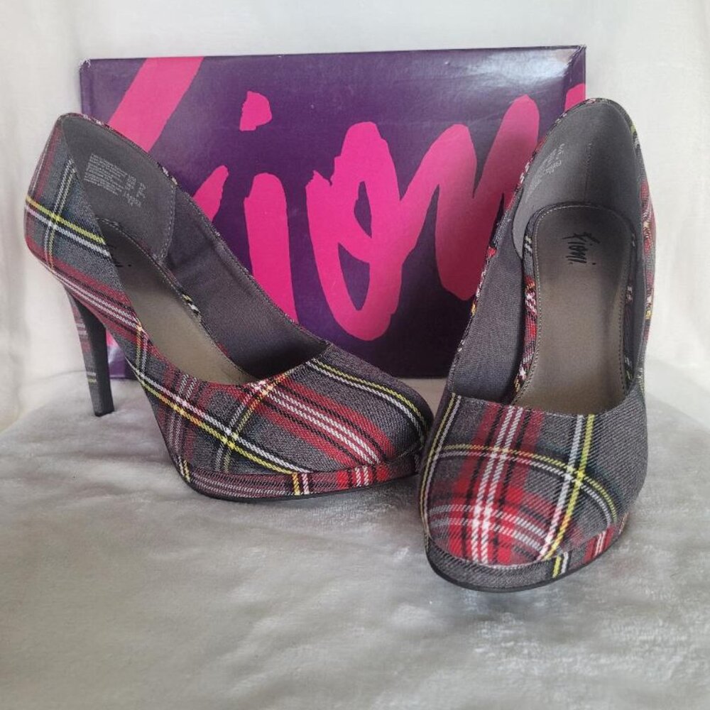 Fioni, size 9.5, plaid wool